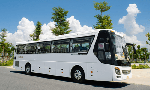 Cho thuê xe 45 chỗ Universe đời mới nội thất hiện đại cho đoàn lớn